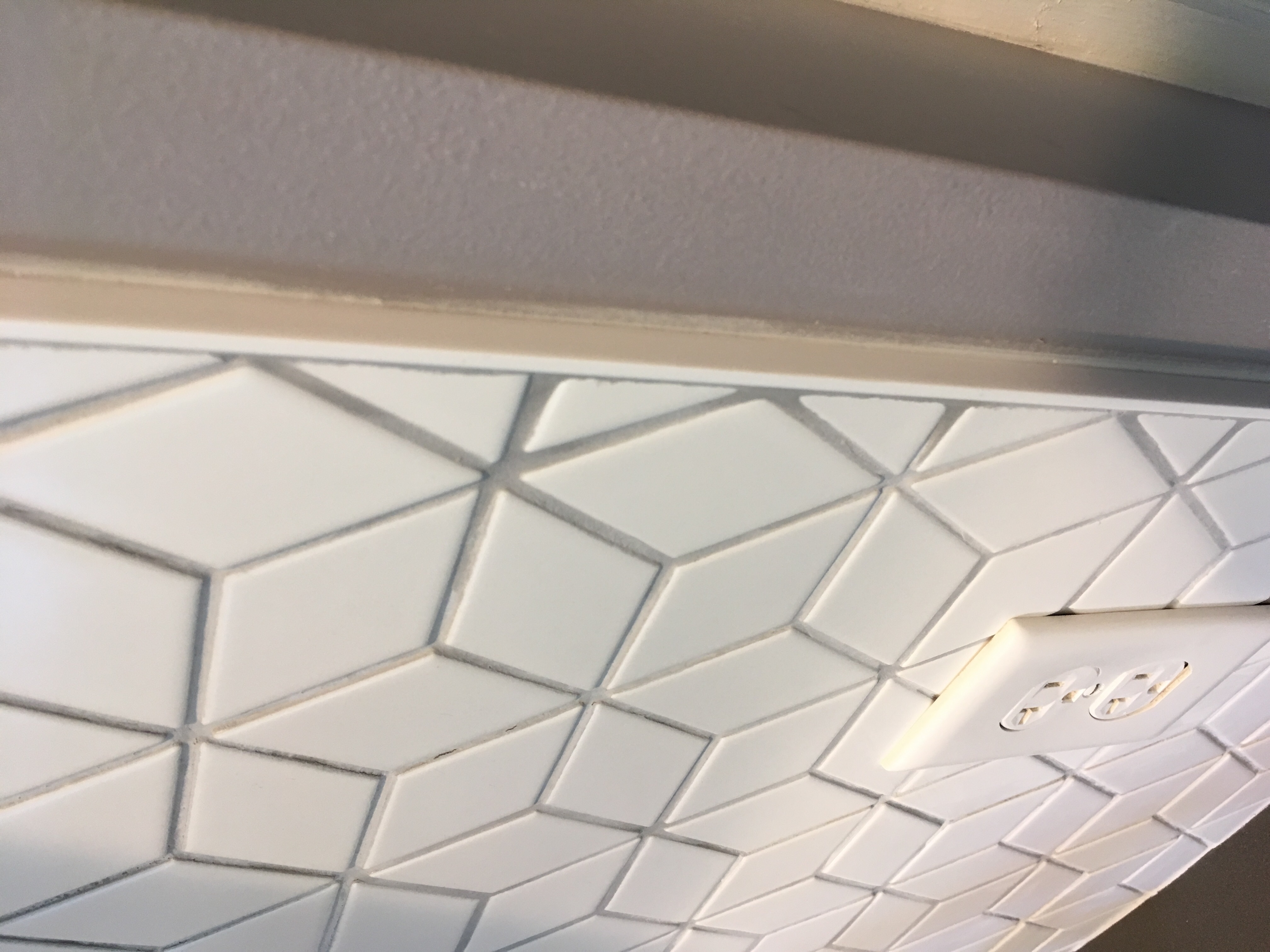 Squared bullnose hexagon tile backsplash trim